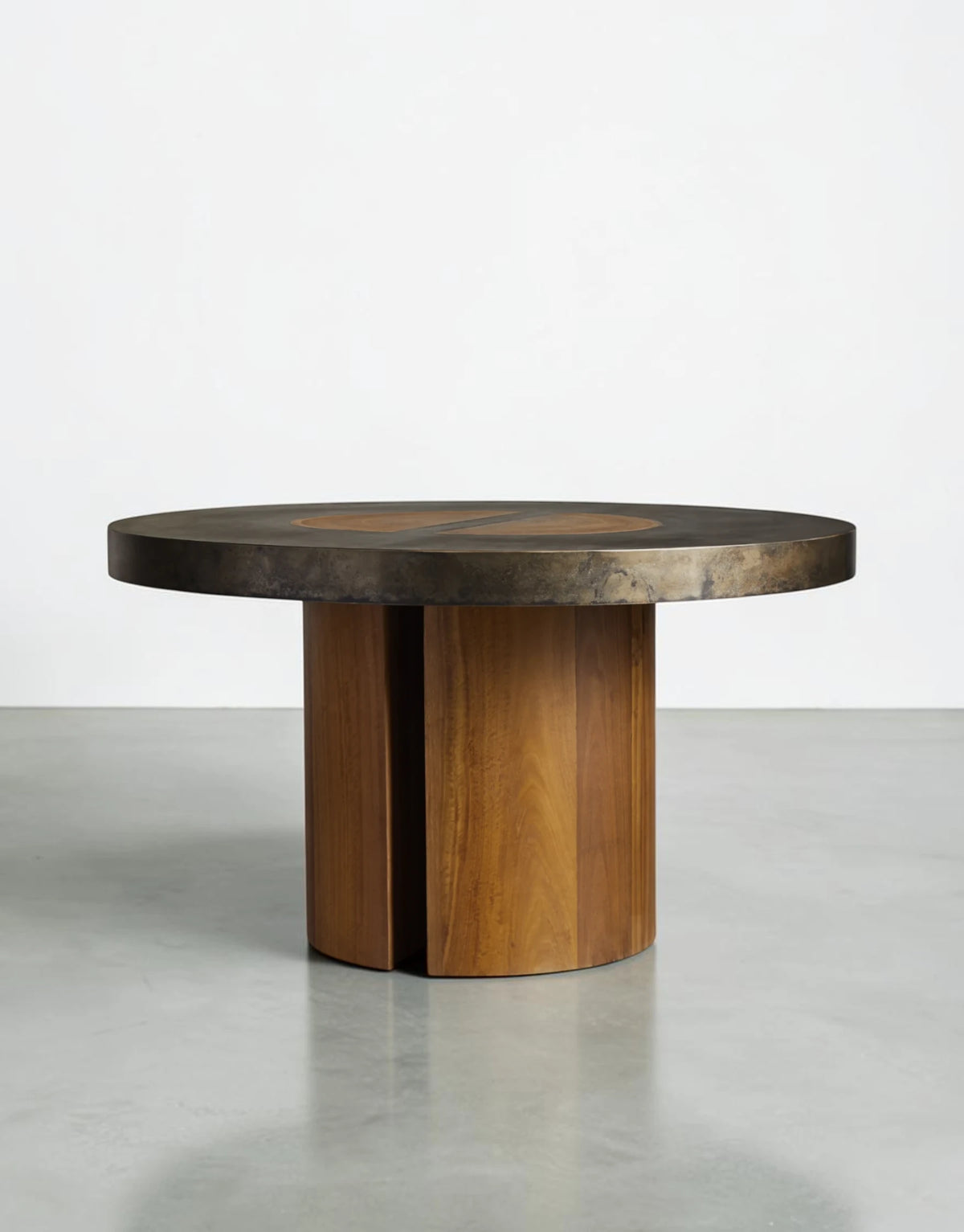 Aurevon Round Dining Table