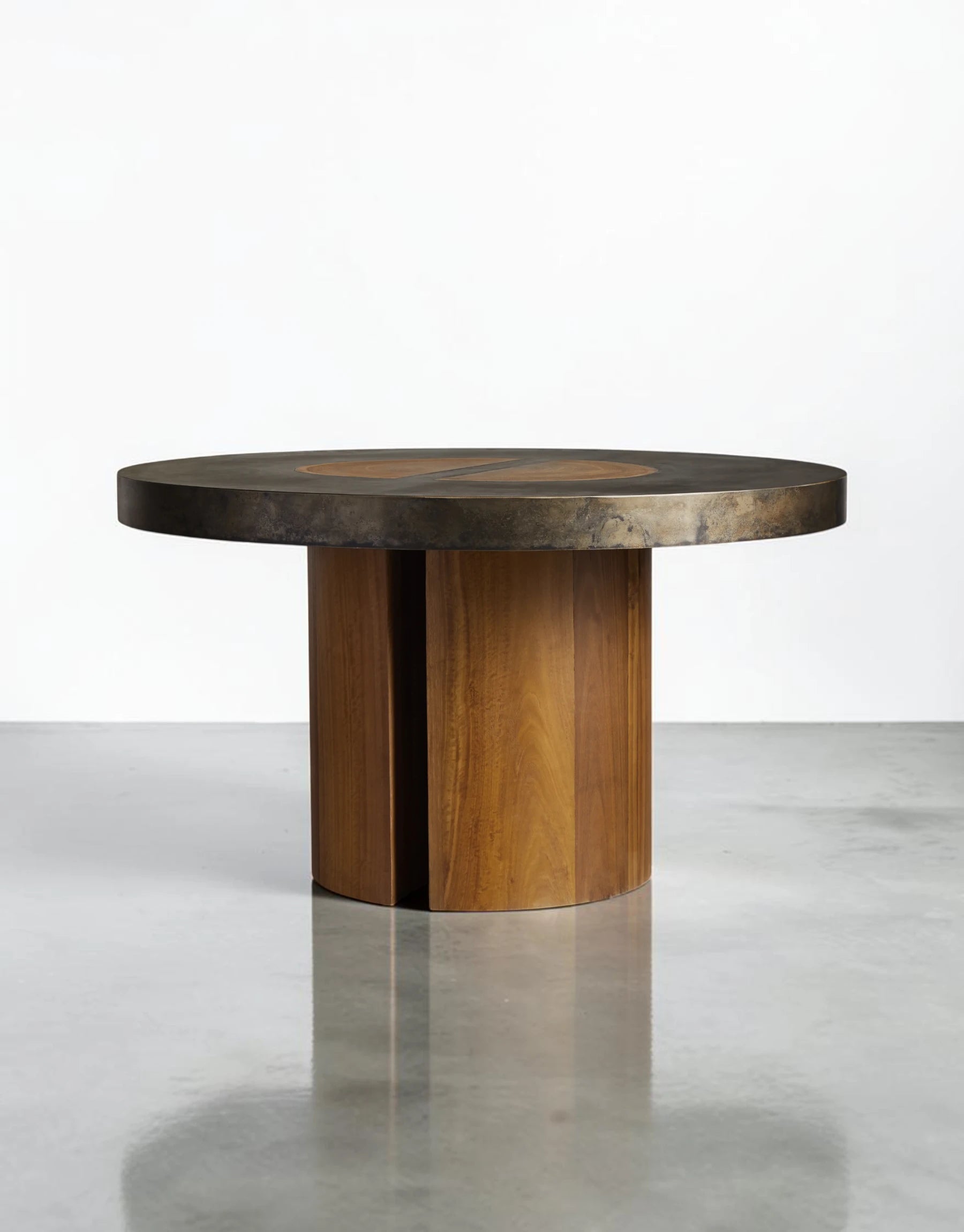 Aurevon Round Dining Table