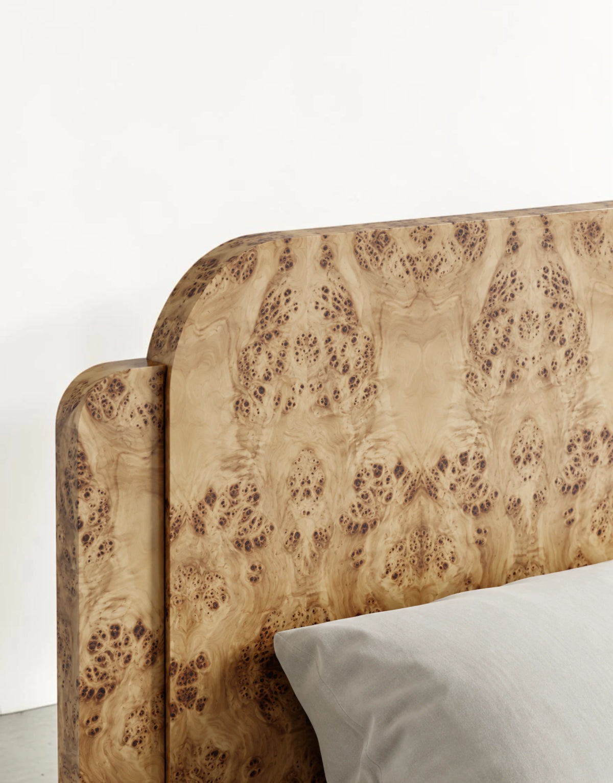 Avenor Bed