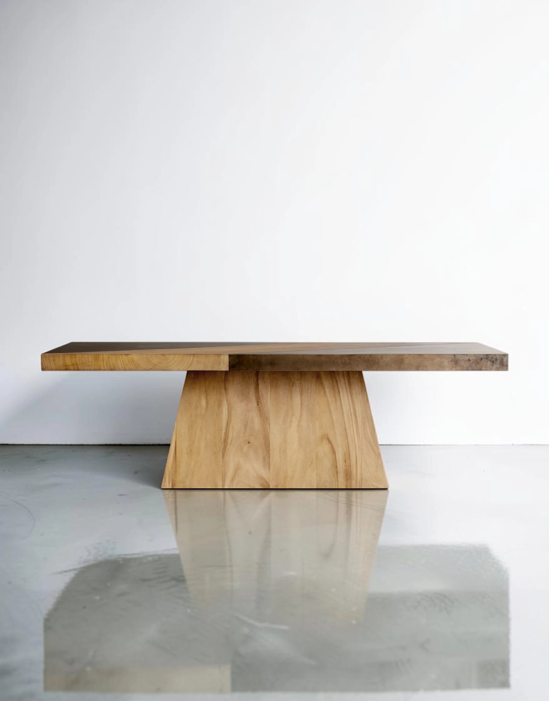 Aureavon Dining Table