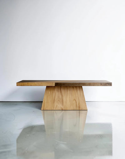 Aureavon Dining Table
