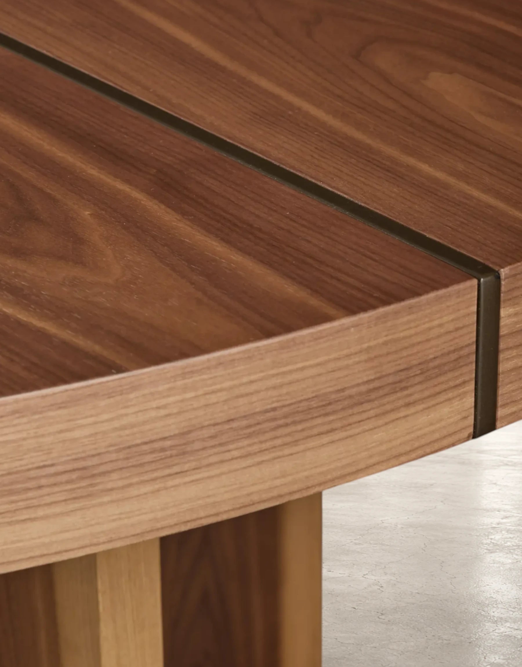 Miroven Round Dining Table