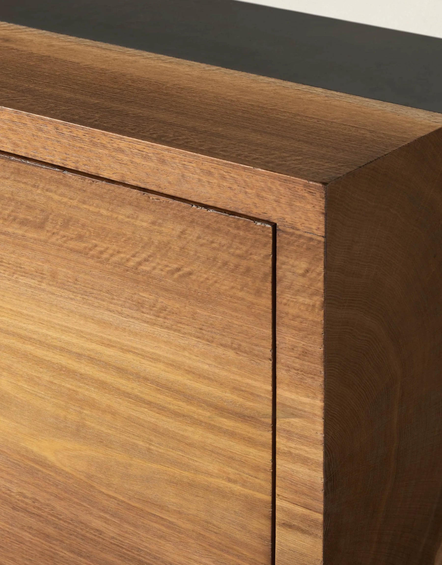 Aurevon Media Console