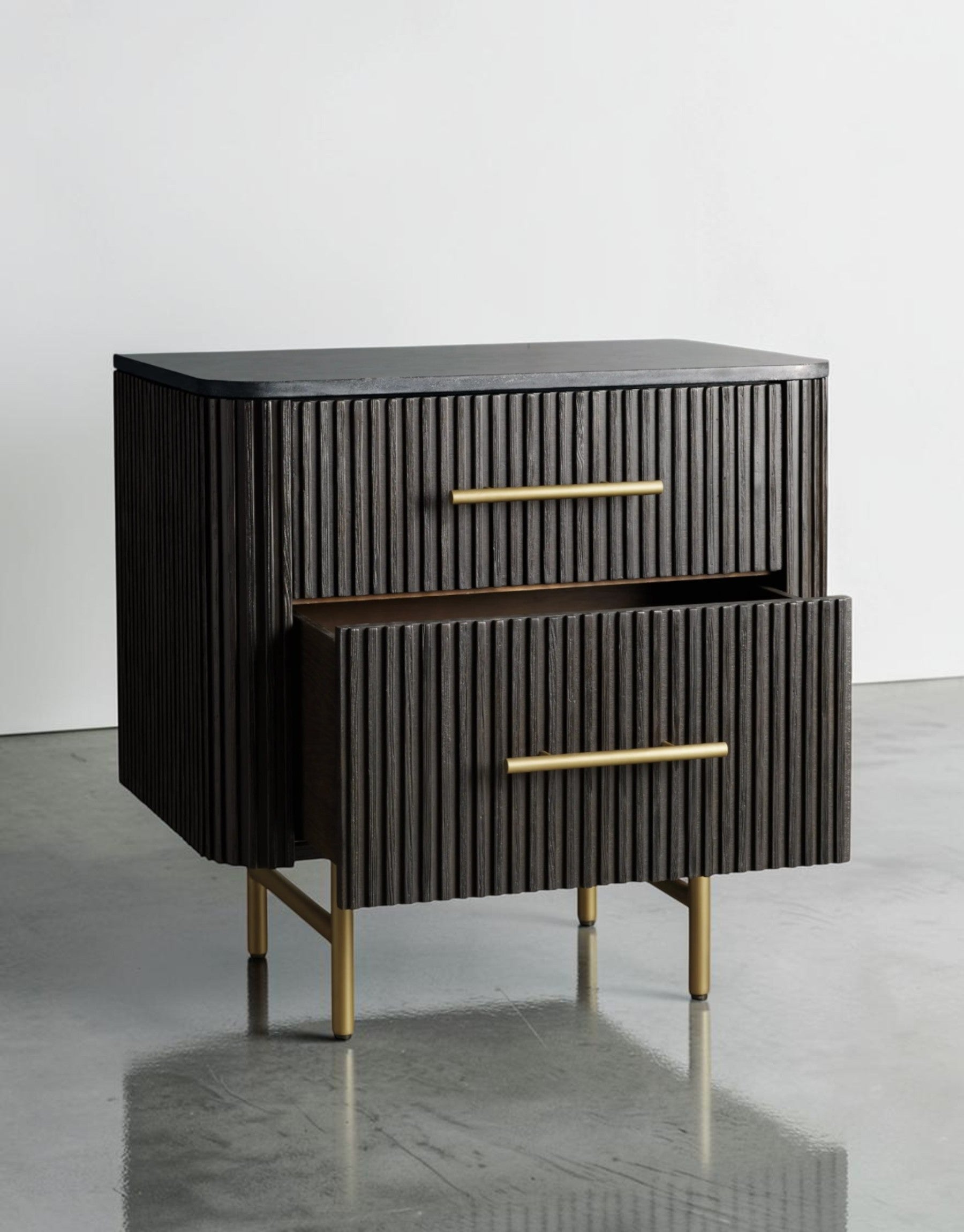 Avelor Closed Nightstand