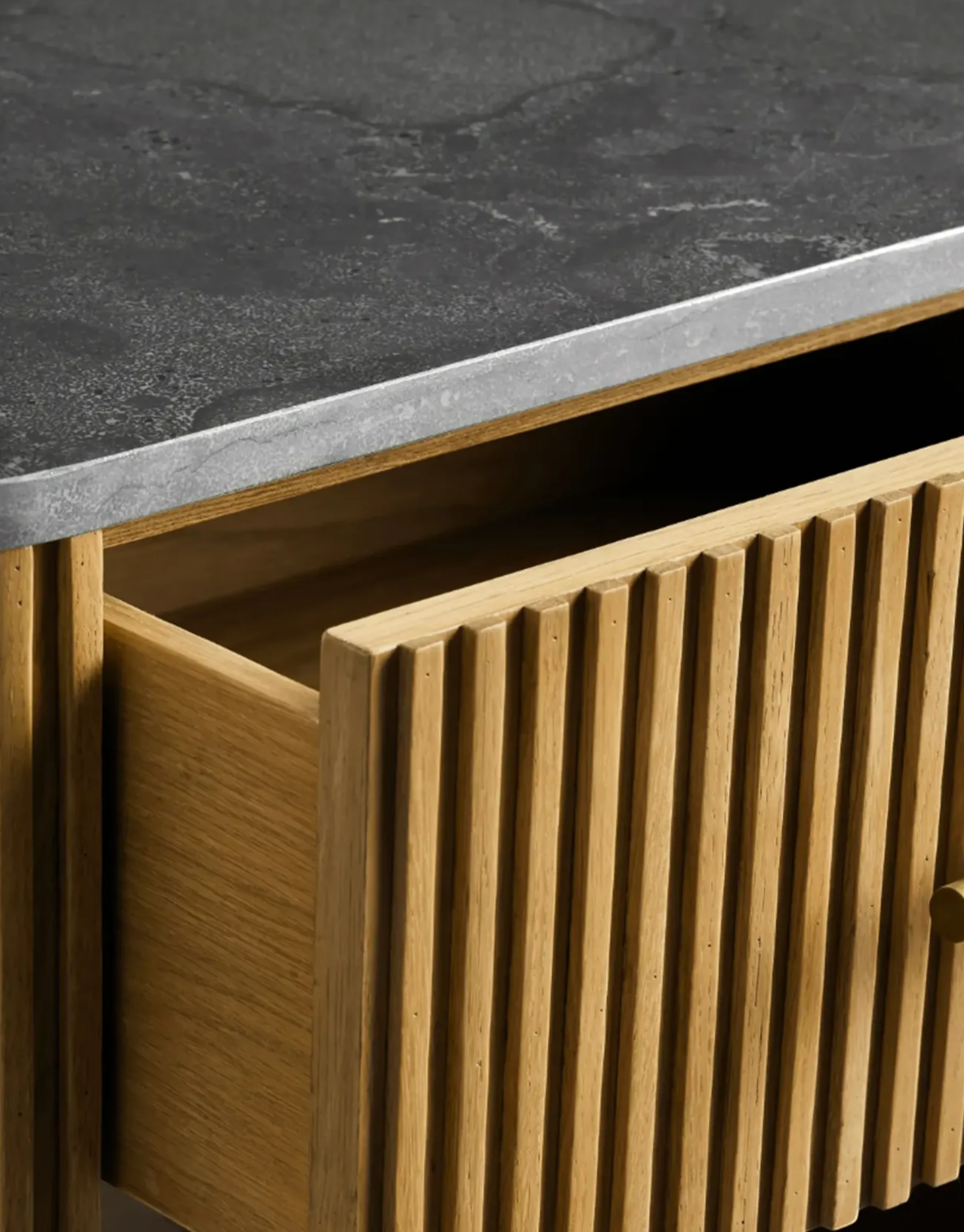 Avelor Closed Nightstand