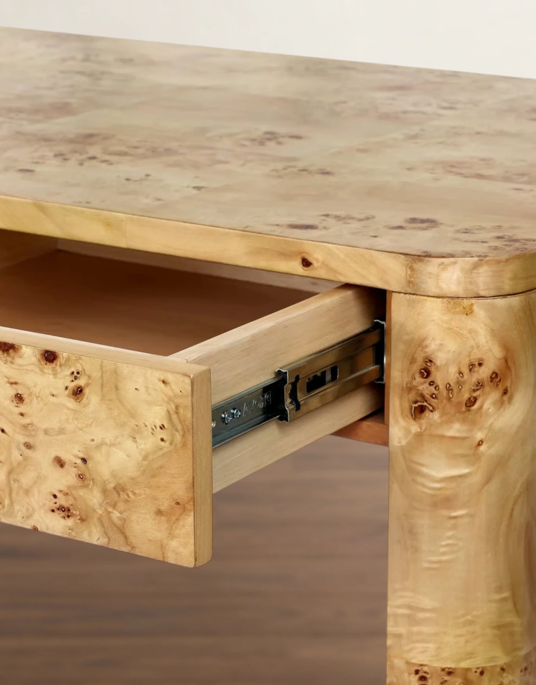 Liora desk